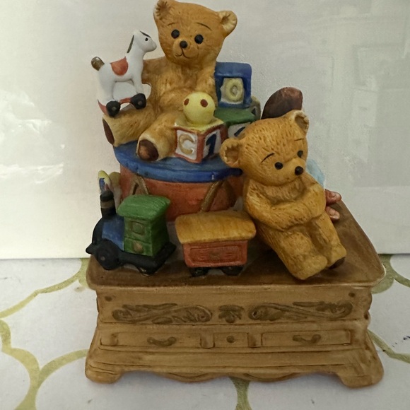 Music box Vintage Bear with toys EUC
Video down below music box works❤️ - Picture 10 of 12